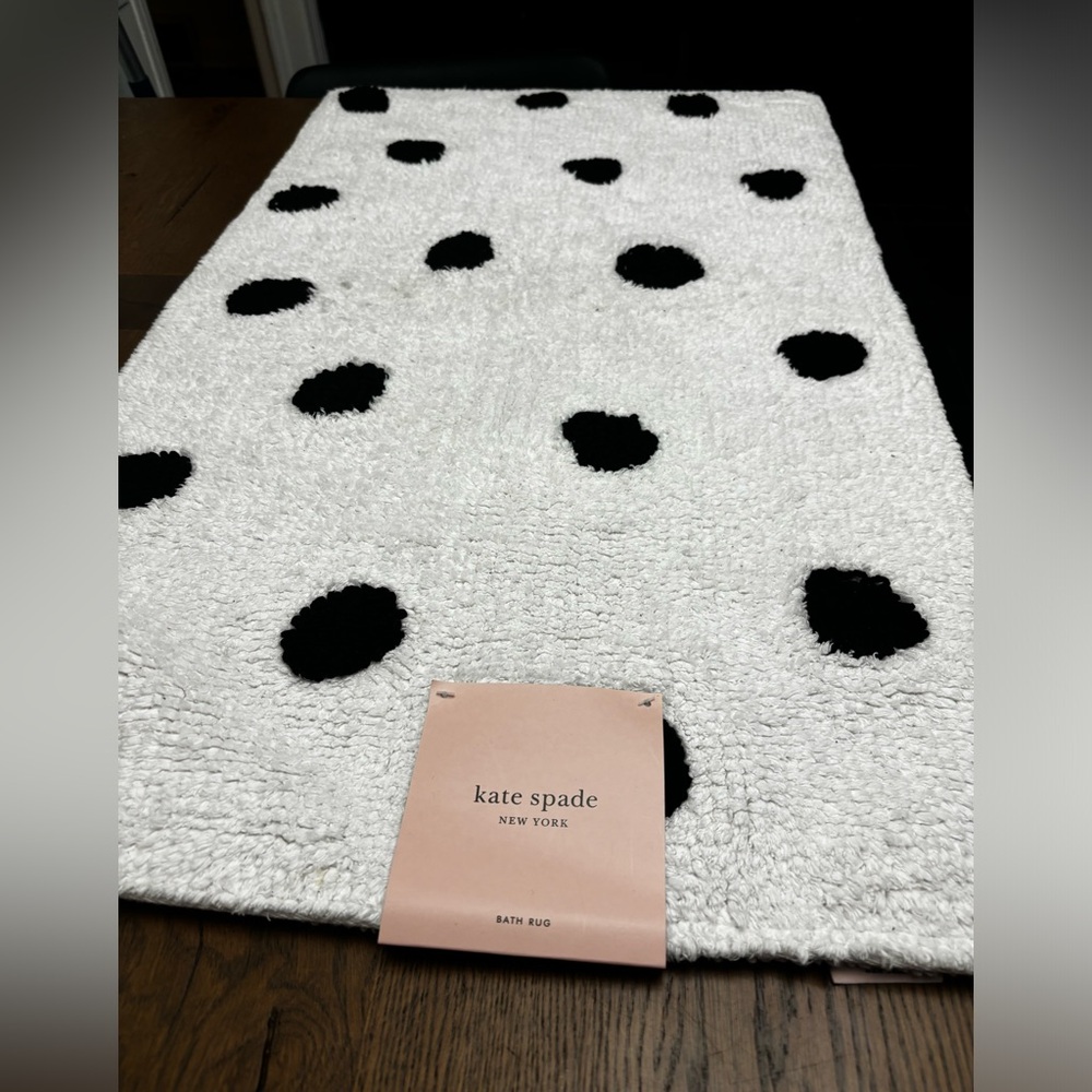 Kate Spade New York polka dot bath mat